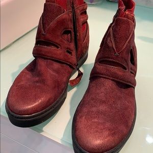 MJUS high top sneakers NIB